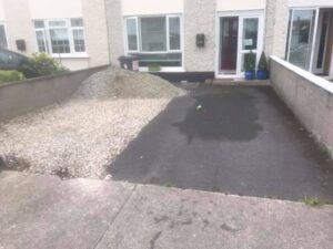 Gravel driveway with footpath 1
