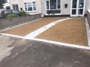 Gravel driveway with footpath 3