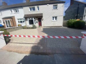 Gravel driveway with cobble footpath2