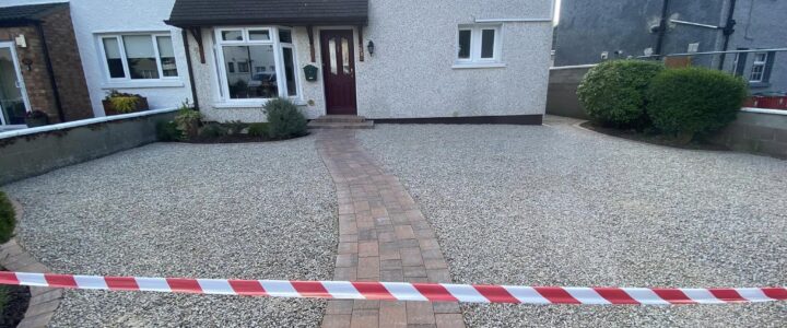 Gravel driveway with cobble footpath3