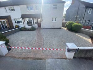 Gravel driveway with cobble footpath4