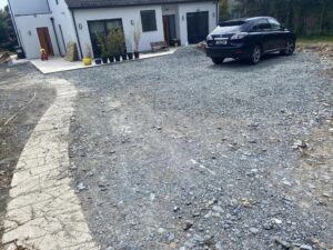 Tarmacadam driveway with kerbing and drainage2