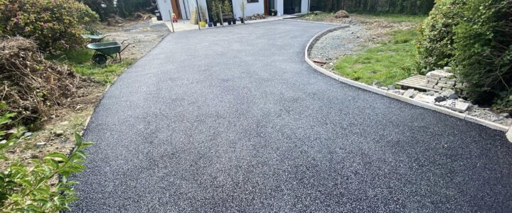Tarmacadam driveway with kerbing and drainage4