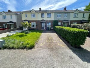Tar and chipping driveway in Clondalkin
