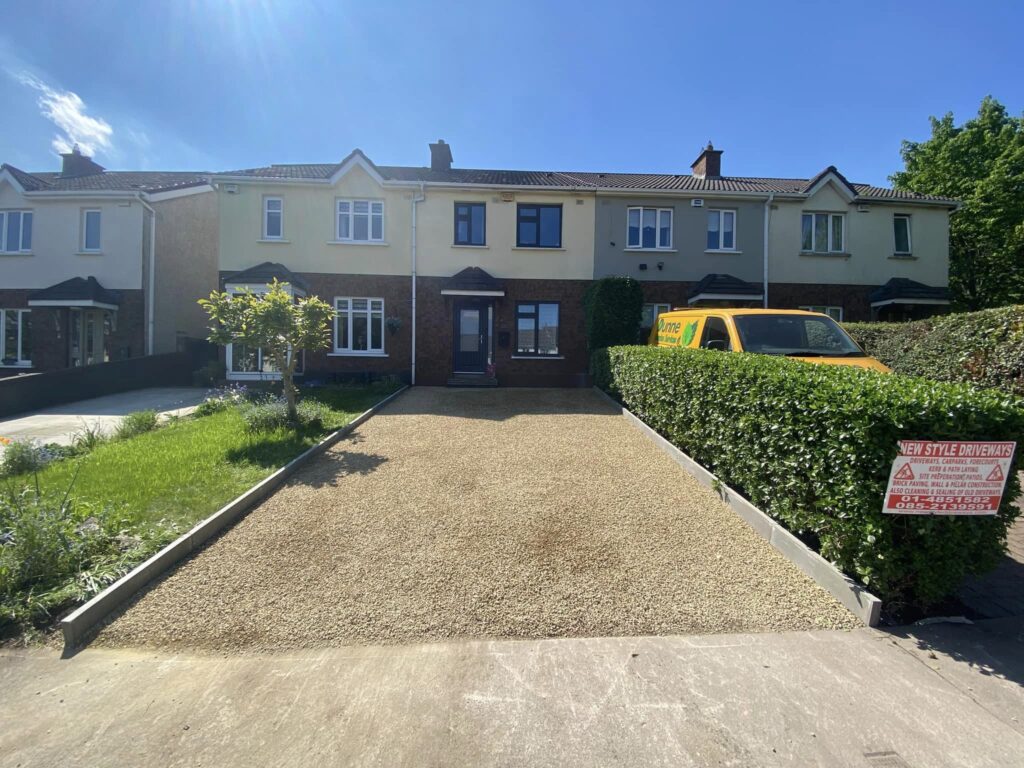 Tar and chipping driveway in Clondalkin