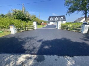 Tarmac driveway with silver granite borders1