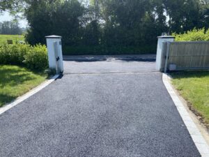 Tarmac driveway with silver granite borders7