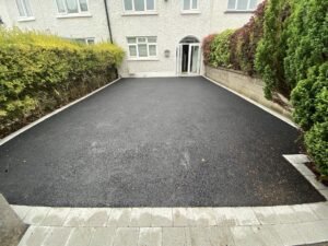 Asphalt driveway in Cabra