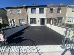 New asphalt driveway in Clondalkin