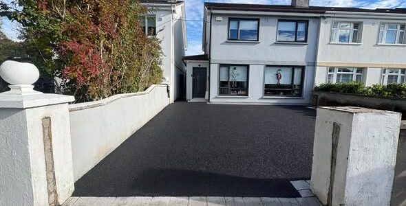 Newly installed tarmacadam driveway with silver granite border at a residential property in Blanchardstown, Dublin.